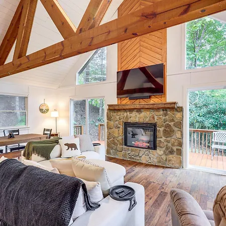 2 Mi To Ski Resort Cabin With Pool In Mars Hill!